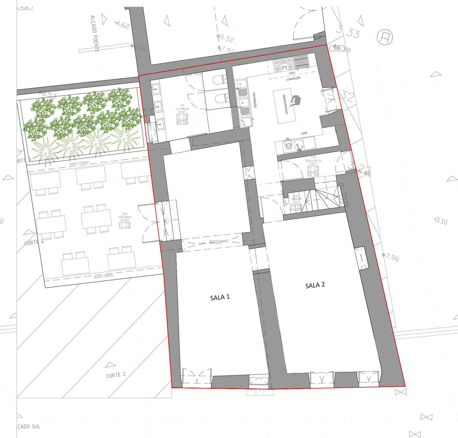 Planta do espaço: Sala 1 à esquerda, Sala 2 à direita, esplanada e jardim na lateral esquerda e áreas de apoio na retaguarda